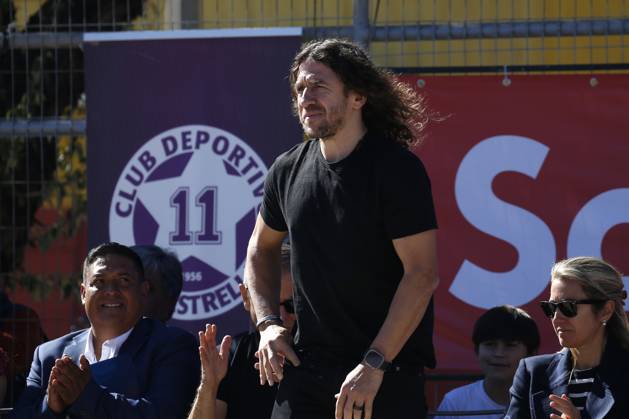 Valparaiso, May 4, 2024 Former FC Barcelona player Carles Puyol visits Club Deportivo Once Estrellas at Cerro La Cruz Sebastian Cisternas Photosport, Aton 897693  Copyright: SEBASTIANxCISTERNAS PHOTOSPORT
