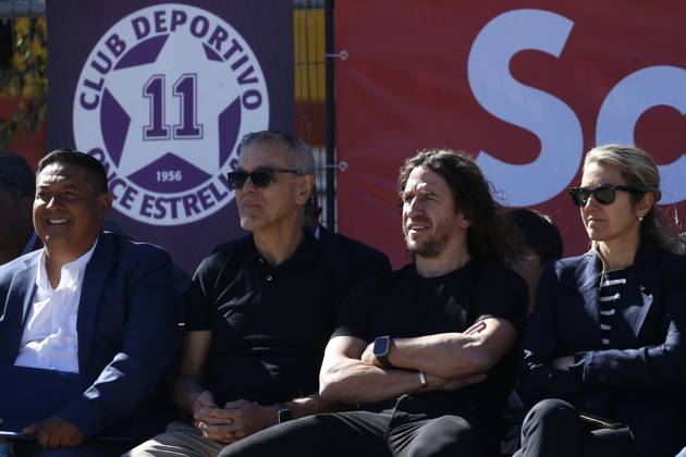 Valparaiso, May 4, 2024 Former FC Barcelona player Carles Puyol visits Club Deportivo Once Estrellas at Cerro La Cruz Sebastian Cisternas Photosport, Aton 897694  Copyright: SEBASTIANxCISTERNAS PHOTOSPORT