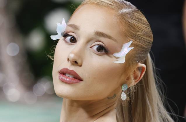 Ariana Grande arrives on the red carpet at the 2024 Met Gala celebrating Sleeping Beauties: Reawakening Fashion at The Metropolitan Museum of Art on Monday, May 6, 2024 in New York City.  NYP20240506682 JOHNxANGELILLO
