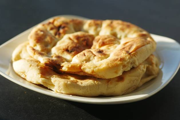 IMAGO Creative, Food, Brot, Naan naan bread on a plate naan bread on a plate . Copyright: x RECORD DATE NOT STATED