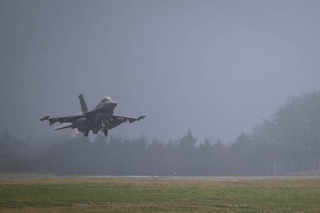 RECORD DATE NOT STATED A U.S. Air Force F-16 Fighting Falcon assigned to the 480th Fighter Squadron takes off in support of an Agile Combat Employment training movement in the Baltic region at Spangdahlem Air Base Germany, Feb. 29, 2024. Today™s global environment requires the ability to rapidly deploy and sustain operations from great distances. Through collaborative efforts with our Allies and Partners, the U.S. works to provide our forces with the capabilities they need to combat current and future threats. Air Force Copyright: xpiemagsx piemagsdvidsfeb24032024-16690 !ACHTUNG AUFNAHMEDATUM GESCHÄTZT!