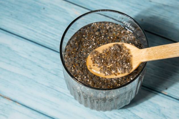 Preparing superfood water drink rich in Omega 3 fatty acids. Pouring coconut water. Adding soaked chia seeds and lemon detox Breakfast. Clean eating, weight loss, dieting food concept Vegetarian Preparing superfood water drink rich in Omega 3 fatty acids. Pouring coconut water. Adding soaked chia seeds and lemon detox Breakfast. Clean eating, weight loss, dieting food concept Vegetarian Healthy cooking process Copyright: x RECORD DATE NOT STATED