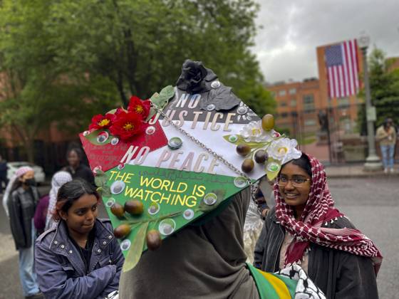 May 10, 2024, Washington, District Of Columbia, USA: A college grads mortarboard shows her solidarity with her Palestinian homeland. The colors represent the Palestinian flag, with statements such as Ã’the whole world is watchingO addressing the ongoing war between Israel and Hamas. Washington USA - ZUMAd155 20240510_znp_d155_002 Copyright: xSuexDorfmanx