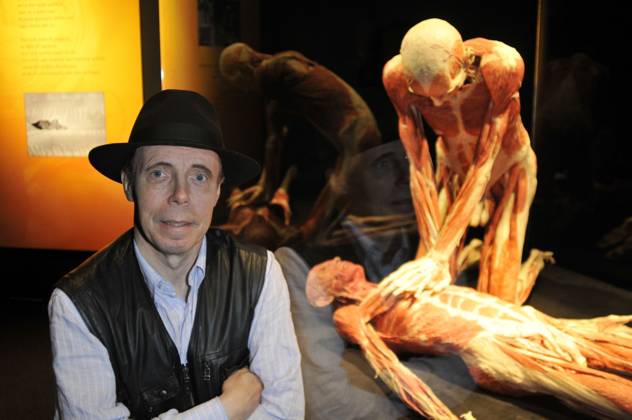Body Worlds & the Mirror of Time exhibition DR. GUNTHER VON HAGENS .Press conference for the new sex plastinates which is part of the Body Worlds & the Mirror of Time exhibition at the O2 Arena, Greenwich, south-east London, England..June 23rd, 2009.bodyworks body works full length muscles internal organs flesh muscle skin models bone black hat blue shirt waistcoat hands cpr cardiopulmonary resuscitation gesture.CAP PL.Phil Loftus . London Great Britain Copyright: xPhilxLoftus CapitalxPicturesx