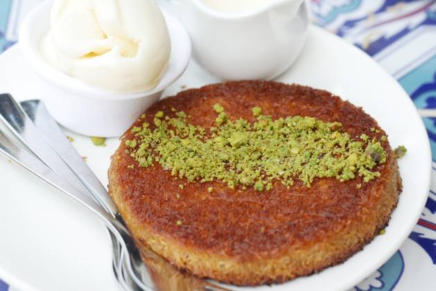 IMAGO Creative, Food, Künefe Turkish dessert kunefe on a plate Turkish dessert kunefe on a plate Copyright: x RECORD DATE NOT STATED