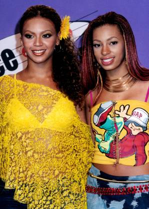 Beyonce and sister Solange Knowles at the Teen Choice Awards, August 2001 Copyright: xFAMOUS. x 04408155