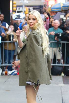 Anya Taylor-Joy, Archivbilder Anya Taylor-Joy seen arriving at Good Morning America in New York City Featuring: Anya Taylor-Joy Where: New York, United States When: 21 May 2024 Credit: INSTARimages.com EDITORIAL USE ONLY. NOT FOR USE BY NEWSPAPERS BASED IN THE UK. Copyright: xFernandoxRamalesx instar53776034