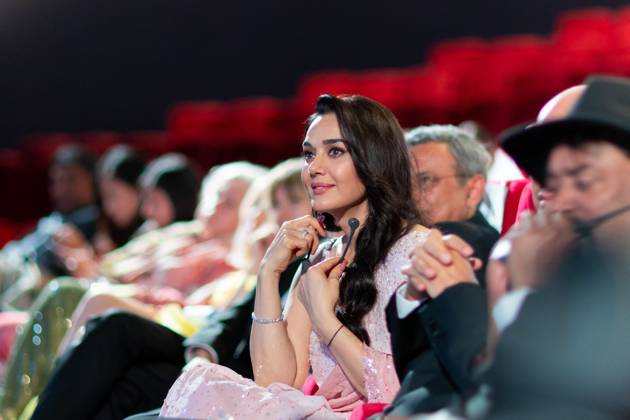 Cannes - Pierre Angenieux Prize Award Ceremony Preity Zinta during the 2024 Pierre Angenieux Prize award ceremony at the 77th annual Cannes Film Festival at the Palais des Festivals, Saturday, May 24, 2024 in Cannes, France. Photo by Cyril Chateau ABACAPRESS.COM Cannes France Copyright: xChateauxCyril ABACAx