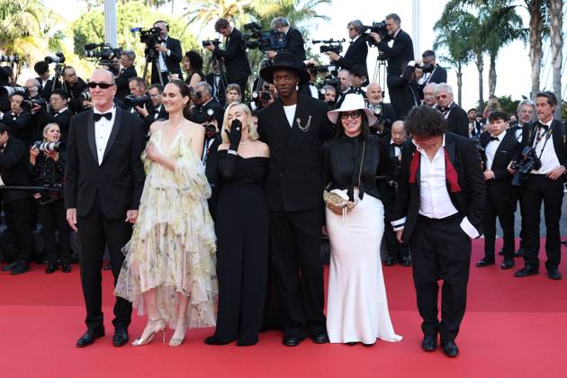 Cannes - Closing Ceremony Arrivals Members of the Camera d Or jury French deputy general manager HR and support TSF cinema Pascal Buron, Belgian director, screenwriter Zoe Wittock, French actress, director, producer and President of the Camera d Or jury Emmanuelle Beart, Congolese and Belgian director, songwriter, artistic director and President of the Camera d Or jury Baloji, French cinema section head ebra, treasurer sfcc Nathalie Chifflet and French director of photography Gilles Porte arrive for the Closing Ceremony of the 77th edition of the Cannes Film Festival in Cannes, southern France, on May 25, 2024. Photo by Shootpix ABACAPRESS.COM Cannes France Copyright: xShootpix ABACAx