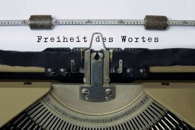 Typewriter with lettering Freiheit des Wortes Typewriter with lettering Freiheit des Wortes, 02 06 2024, Borkwalde, Brandenburg, On the paper in a typewriter is the lettering Freiheit des Wortes