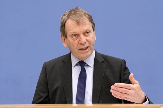 Hans Martin Henning at the Federal Press Conference Special report on the review of the greenhouse gas projection data 2024 in the House of the Federal Press Conference Berlin, 03 06 2024 Foto:xF.xKernx xFuturexImagex sondergutachten_4613