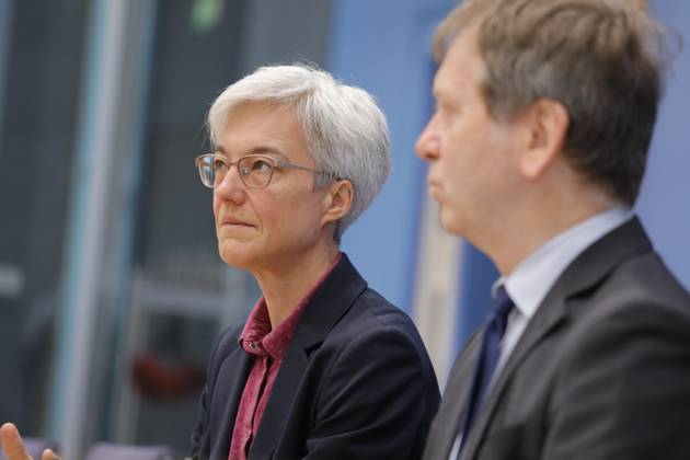 Dr Brigitte Knopf, Deputy Chairwoman of the Expert Council for Climate Issues ERK , Director of Zukunft KlimaSozial , Prof Dr Hans Martin Henning, Chairman of the Expert Council for Climate Issues ERK , Director Fraunhofer ISE, Germany, Berlin, Federal Press Conference, Topic Special report on the review of greenhouse gas projection data 2024