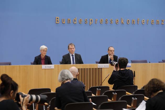 Dr Brigitte Knopf, Deputy Chairwoman of the Expert Council for Climate Issues ERK , Director of Zukunft KlimaSozial , Prof Dr Hans Martin Henning, Chairman of the Expert Council for Climate Issues ERK , Director Fraunhofer ISE, Germany, Berlin, Federal Press Conference, Topic Special report on the review of greenhouse gas projection data 2024