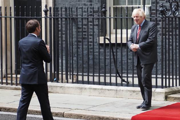 French President Emmanuel Macron visits UK PM Boris Johnson 10 Downing Street, London, UK - 18 June 2020. French President Emmanuel Macron in London to mark the 80th anniversary of Charles de Gaulle’s radio appeal to his countrymen to resist Nazi occupation, and to discuss Brexit with British Prime Minister Boris Johnson. London, England, UK on June 18, 2020. CAP JOR JOR London Greater London Great Britain Copyright: xNilsxJorgensen CapitalxPicturesx