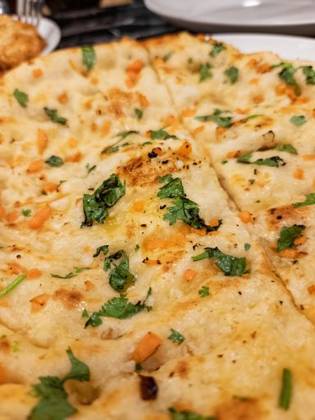 IMAGO Creative, Food, Brot, Naan Flat bread Naan with sesame, middle east arab menu. Dinner menu. 24388223 RECORD DATE NOT STATED