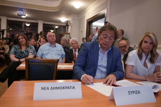 Families of victims of rail disaster in Tempe submit 1.5 million signatures to reform legislation The seat of the representative of the ruling party is seen empty as no one from the Government of the New Democracy party appeared at the press conference. Families of the 57 victims of the deadly rail disaster in Tempe submitted today 1.5 million signatures to lift the immunity of Ministers during a press conference held at the Bar Association with the presence of the country™s top jurists a as well as representatives of all political parties. The Tempi train crash that occurred on 28 February 2023 is the deadliest rail disaster in Greek history while justice has not been served until today, to those responsible. Athens Greece Copyright: DimitrisxAspiotis