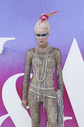 V&A Summer Party 2024 in South Kensington, London, UK - 19 Jun 2024 Daphne Guinness attends the V&A Summer Party 2024 at the V&A in South Kensington, London. London United Kingdom Copyright: xCatxMorleyx xSOPAxImagesx CatMorley_VA_DaphneGuinness_5905