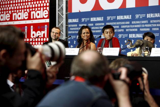 59th Berlin International Film Festival - Mammoth Press Conference Marife Necesito, Jan Nicado and Martin Delos Santos at the 59th Berlin International Film Festival Mammoth Press Conference at the Grand Hyatt Hotel on February 8, 2009 in Berlin. Picture by Photoselection ,  Copyright: xPhotoxSelectionx xAvalonx 0547355530
