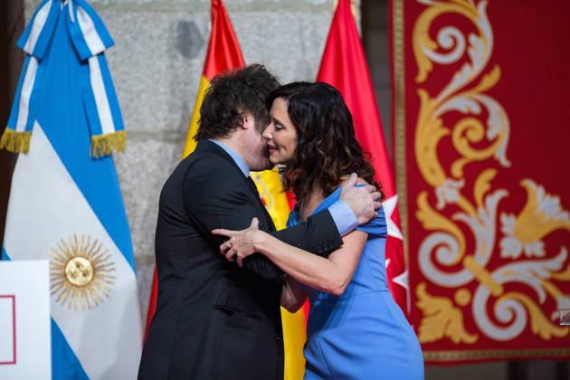 Javier Milei president of Argentina visits Madrid, Spain - 21 Jun 2024 Javier Milei, president of Argentina, greets Isabel Diaz Ayuso, president of the Community of Madrid, at the Real Casa de Correos, during the award ceremony for the International Medal of the Community of Madrid, in the center of the capital. The Argentine president Javier Milei traveled to Spain personally to receive the International medal from the Community of Madrid and receive the award from the Juan de Mariana association at the Freedom Dinner . Madrid Spain Copyright: xLuisxSotox xSOPAxImagesx LSOTOJM04