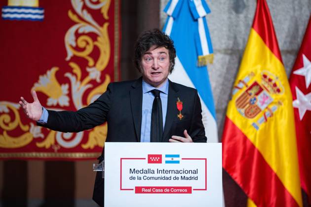 Javier Milei president of Argentina visits Madrid, Spain - 21 Jun 2024 Javier Milei, president of Argentina, speaks to the public after receiving the decoration at the Real Casa de Correos, during the award ceremony for the International Medal of the Community of Madrid, in the center of the capital. The Argentine president Javier Milei traveled to Spain personally to receive the International medal from the Community of Madrid and receive the award from the Juan de Mariana association at the Freedom Dinner . Madrid Spain Copyright: xLuisxSotox xSOPAxImagesx LSOTOJM07