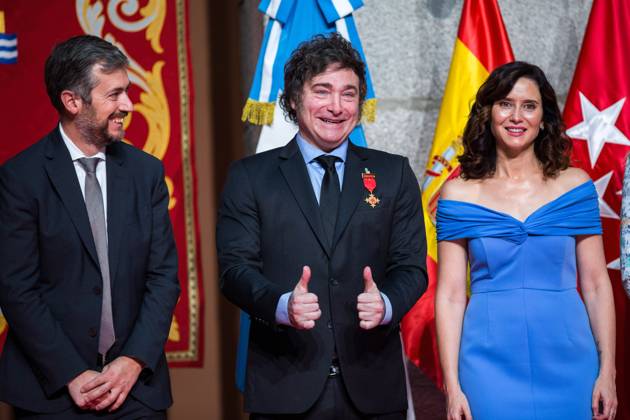 Javier Milei president of Argentina visits Madrid, Spain - 21 Jun 2024 Javier Milei (C), president of Argentina, gestures with his hands after completing the event at the Real Casa de Correos, where he received the International Medal of the Community of Madrid, in the center of the capital. The Argentine president Javier Milei traveled to Spain personally to receive the International medal from the Community of Madrid and receive the award from the Juan de Mariana association at the Freedom Dinner . Madrid Spain Copyright: xLuisxSotox xSOPAxImagesx LSOTOJM09