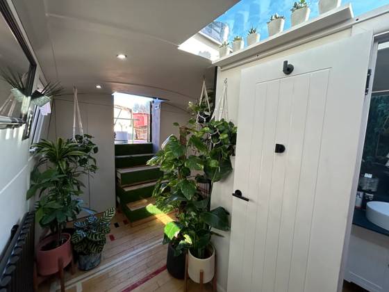 Love plants? Stay in London™s first live-in terrarium boat this summer Story from Jam Press (Terrarium Boat) Pictured: The entrance to The Floating Terrarium. Love plants? Stay in London™s first live-in terrarium boat this summer Are you a plant lover? A water babe? Well, now you can take both to the next level with a stay on a ˜terrarium boat . Moored on a canal in Hackney, London, this life-size ecosystem is made for those who want to get close to nature. The 48.3 sq m boat is decked out with 150 verdant houseplants - making it a perfect live-in oasis. Terrariums are more commonly known to be small, sometimes big, glass enclosures filled with plants, stones and mosses. But this one is a floating, green sanctuary. The t Copyright: xJamxPress @thefloatingterrarium