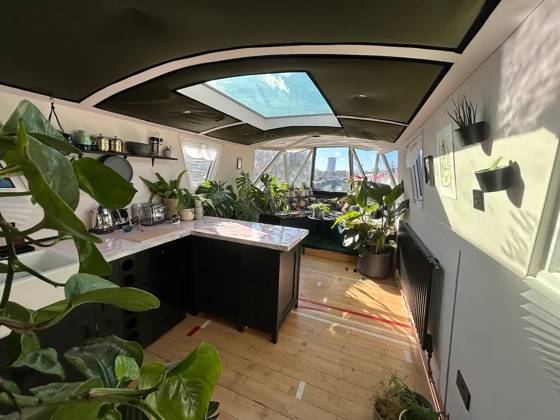 Love plants? Stay in London™s first live-in terrarium boat this summer Story from Jam Press (Terrarium Boat) Pictured: The kitchen. Love plants? Stay in London™s first live-in terrarium boat this summer Are you a plant lover? A water babe? Well, now you can take both to the next level with a stay on a ˜terrarium boat . Moored on a canal in Hackney, London, this life-size ecosystem is made for those who want to get close to nature. The 48.3 sq m boat is decked out with 150 verdant houseplants - making it a perfect live-in oasis. Terrariums are more commonly known to be small, sometimes big, glass enclosures filled with plants, stones and mosses. But this one is a floating, green sanctuary. The two-guest property is comple Copyright: xJamxPress @thefloatingterrarium