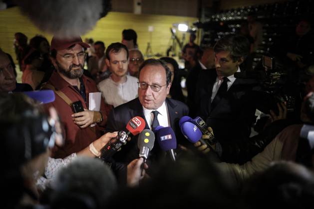 News Themen der Woche KW26 News Bilder des Tages Francois Hollande after results of the 1st round legislative elections in Tulle France s former President Francois Hollande addresses the press after the announcement of the results of the first round of French parliamentary elections, in Tulle, on June 30, 2024. Photo by Thibaud Moritz ABACAPRESS.COM Tulle France Copyright: xMoritzxThibaud ABACAx