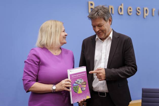 Nancy Faeser SPD , Federal Minister for the Interior and Home Affairs, and Robert Habeck Buendnis 90 Die Gruenen , Federal Minister for Economic Affairs and Climate Protection and Vice-Chancellor, recorded during the presentation of the 1st Equality Report of the Federal Government at the Federal Press Conference in Berlin, 03 07 2024 Berlin Germany Copyright: xKiraxHofmannxphotothek.dex