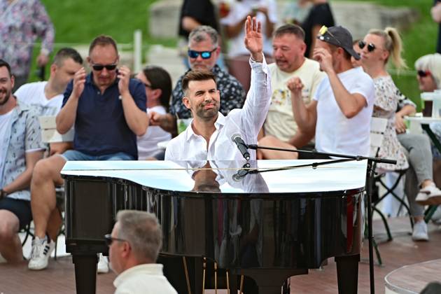 ZDF Fernsehgarten singer Jay Khan during the ZDF entertainment show Fernsehgarten on 07 07 2024 in Mainz 20240707MWI149292