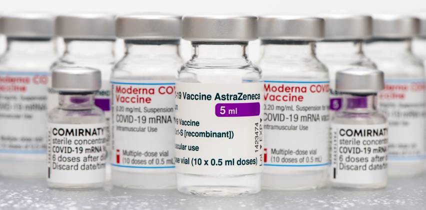 Covid 19 vaccine from Astra Zeneca, Moderna and Pfizer Biontech Pfizer Biontech The vaccine from Astra Zeneca, Moderna and Pfizer Biontech Pfizer Biontech against Corona Covid 19