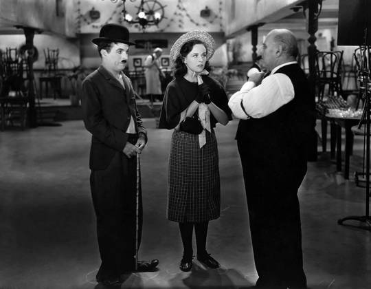 Modern Times - filmstill Charlie Chaplin & Paulette Goddard in Modern Times EDITORIAL USE ONLY Copyright: xCAP PLFx