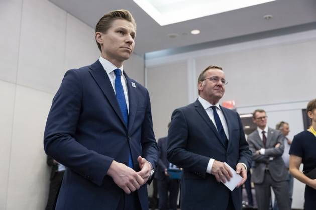 News Themen der Woche KW28 News Bilder des Tages Finnish defense minister Antti Häkkänen and German defense minister Boris Pistorius before the signing of a sea mine cooperative agreement at the NATO summit, in Washington D.C. on July 9, 2024. Washington Four Seasons DC USA United States Copyright: xAmandaxAndrade-Rhoadesx LKFTVX20240709175101CTNC