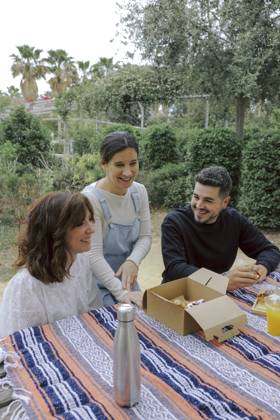 MR_ID21763_17423_LaraMartinez.jpg, MR_ID21763_17422_CarmenGomez.jpg, MR_ID21763_17425_MiguelSarrio.jpg, MR_ID21763_17424_ClaudiaAlcantarilla.jpg Two women and one man share a joyful moment at an outdoor picnic, surrounded by greenery. They are engaging with each other over a meal Model Released LuisTenza_ID21763_638530_013 Copyright: xLuisxTenzax RECORD DATE NOT STATED
