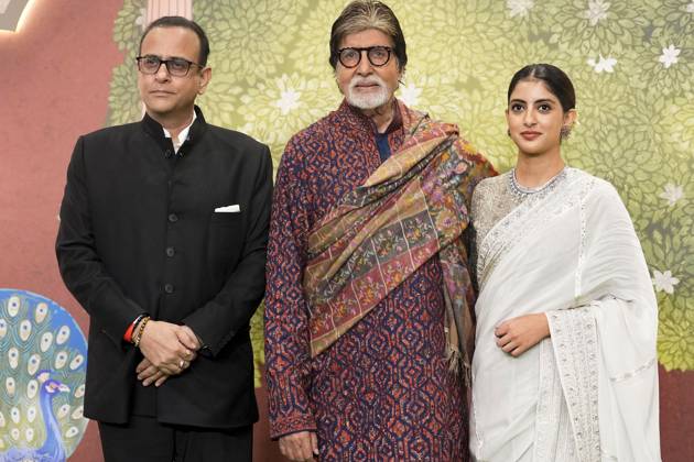 Anant-Radhika s post wedding ceremony Mumbai: Actor Amitabh Bachchan with son-in-law Nikhil Nanda and granddaughter Navya Naveli Nanda pose for photos upon their arrival to attend Anant Ambani and Radhika Merchant s post wedding ‘Blessing Ceremony’, in Mumbai, Saturday, July 13, 2024. (PTI Photo Kunal Patil) (PTI07_13_2024_000220B) Mumbai Maharashtra India  Copyright: xKunalxPatilx (PTI07_13_2024_000220B)