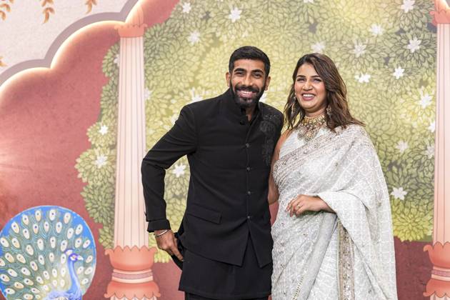 Anant-Radhika s post wedding ceremony Mumbai: Cricketer Jasprit Bumrah and wife Sanjana Ganesan pose for photos upon their arrival to attend Anant Ambani and Radhika Merchant s post wedding ‘Blessing Ceremony’, in Mumbai, Saturday, July 13, 2024. (PTI Photo Kunal Patil) (PTI07_13_2024_000215B) Mumbai Maharashtra India  Copyright: xKunalxPatilx (PTI07_13_2024_000215B)