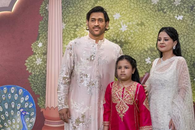 Anant-Radhika s post wedding ceremony Mumbai: Former cricketer MS Dhoni, wife Sakshi Dhoni and daughter Ziva pose for photos upon their arrival to attend Anant Ambani and Radhika Merchant s post wedding ‘Blessing Ceremony’, in Mumbai, Saturday, July 13, 2024. (PTI Photo Kunal Patil) (PTI07_13_2024_000223B) Mumbai Maharashtra India  Copyright: xKunalxPatilx (PTI07_13_2024_000223B)