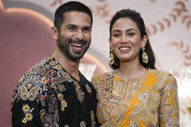 Anant-Radhika s post wedding ceremony Mumbai: Actor Shahid Kapoor and wife Mira Rajput pose for photos upon their arrival to attend Anant Ambani and Radhika Merchant s post wedding ‘Blessing Ceremony’, in Mumbai, Saturday, July 13, 2024. (PTI Photo Kunal Patil) (PTI07_13_2024_000314A) Mumbai Maharashtra India  Copyright: xKunalxPatilx (PTI07_13_2024_000314A)