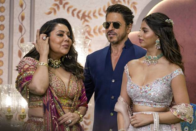 Anant-Radhika s post wedding ceremony Mumbai: Actor Shah Rukh Khan, wife Gauri Khan and daughter Suhana Khan pose for photos upon their arrival to attend Anant Ambani and Radhika Merchant s post wedding ‘Blessing Ceremony’, in Mumbai, Saturday, July 13, 2024. (PTI Photo Kunal Patil) (PTI07_13_2024_000316A) Mumbai Maharashtra India  Copyright: xKunalxPatilx (PTI07_13_2024_000316A)