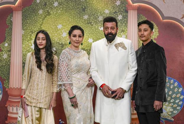 Anant-Radhika s post wedding ceremony Mumbai: Actor Sanjay Dutt, wife Manyata Dutt and other family members pose for photos upon their arrival to attend Anant Ambani and Radhika Merchant s post wedding ‘Blessing Ceremony’, in Mumbai, Saturday, July 13, 2024. (PTI Photo Kunal Patil) (PTI07_13_2024_000363B) Mumbai Maharashtra India  Copyright: xKunalxPatilx (PTI07_13_2024_000363B)