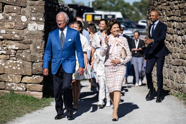 240714 King Carl Gustaf and Queen Silvia arrive at the award ceremony of the Victoria Prize on July 14, 2024 in Borgholm  Copyright: SUVADxMRKONJIC 1047411522st