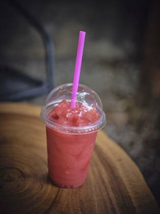  Fresh watermelon juice plastic takeaway ., Fresh watermelon juice plastic takeaway . concept DELIVERY, Fresh watermelon juice plastic takeaway . concept DELIVERY, 02.07.2023, Copyright: xHepjamx Panthermedia35333060.jpg