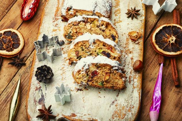 Stollen is a traditional German Christmas pastry. Seasonal cake. Stollen, a German Christmas pie ,model released, Symbolfoto