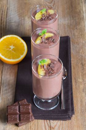 Chocolate pudding dessert with orange and grated chocolate.. Chocolate pudding dessert with orange and grated chocolate ,model released, Symbolfoto