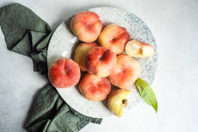 Ripe fresh flat peaches in the bowl Tbilisi, Tbilisi, Georgia R_LSQHTY240722-1492817-01