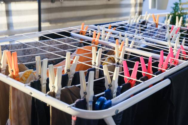 Düsseldorf 31 07 2024 clothes horse colorful clothesline clothespins clothespins sustainable environmentally friendly air-drying wet laundry balcony solar energy wind energy sunlight solar heat solar heat save electricity no tumble dryer electricity bill electricity consumption washing towel tow