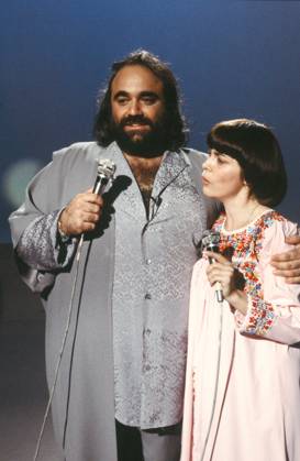 Demis Roussos, Mireille Mathieu, 1980 Singers Demis Roussos and Mireille Mathieu on the set of a television programme in 1980. Photo Jacques Loew Copyright: xJacquesxLoew Photo12x LWE24A00014 !ACHTUNG AUFNAHMEDATUM GESCHÃ„TZT!