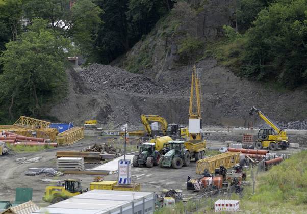 DEU , GERMANY After the flood disaster in the Ahr valley in July 2021 the Deutsche Bahn AG is rebuilding the destroyed Ahr valley train line , here in Marienthal , 17 07 2024 DEU , GERMANY After the flood disaster in the Ahr valley in July 2021 the Deutsche Bahn AG is rebuilding the destroyed Ahr valley train line , here in Marienthal , 17 07 2024