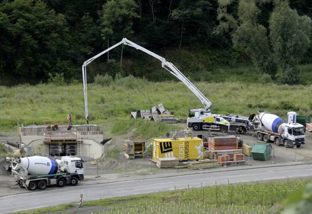 DEU , GERMANY After the flood disaster in the Ahr valley in July 2021 the Deutsche Bahn AG is rebuilding the destroyed Ahr valley train line , here in Marienthal , 17 07 2024 DEU , GERMANY After the flood disaster in the Ahr valley in July 2021 the Deutsche Bahn AG is rebuilding the destroyed Ahr valley train line , here in Marienthal , 17 07 2024
