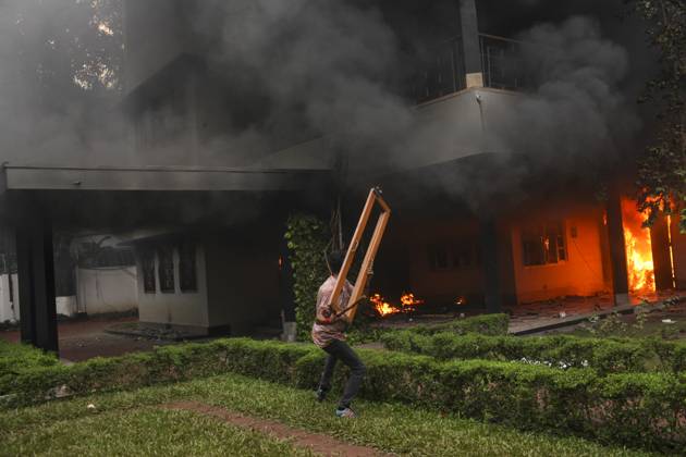 August 5, 2024, Dhaka, Dhaka, Bangladesh: The Bangabandhu Memorial Museum is set on fire by anti-government protestors in Dhaka on August 5, 2024. Protests in Bangladesh that began as student-led demonstrations against government hiring rules in July culminated on August 5, in the prime minister fleeing and the military announcing it would form an interim government. Dhaka Bangladesh - ZUMAj163 20240805_zip_j163_031 Copyright: xAbuxSufianxJewelx